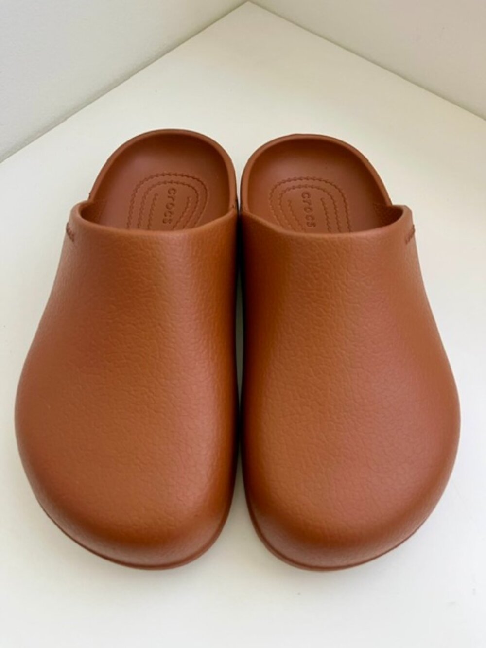 Crocs Dylan Clogs in Cognac | Unisex Women 5 Men 3 - Picture 3 of 6